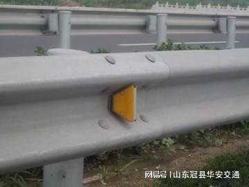 鄉村公路的守護者 波形護欄與輪廓標的雙重奏